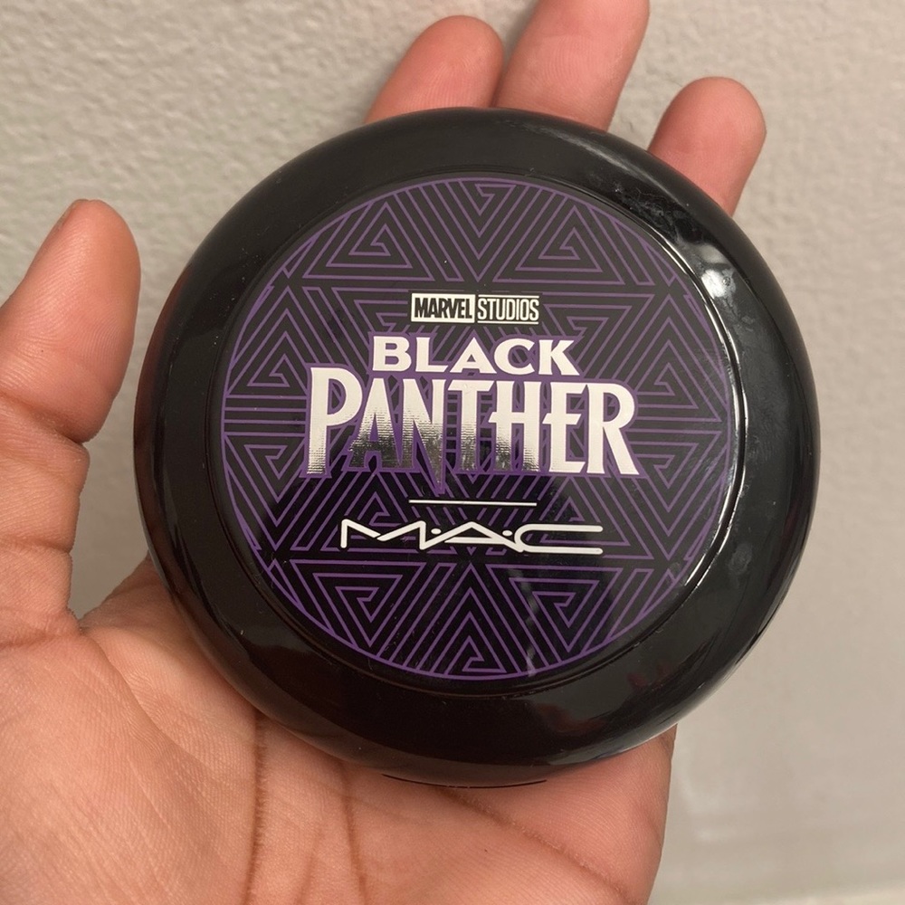 Mac Marvel Studios Black Panther Extra Dimension Skinfinish